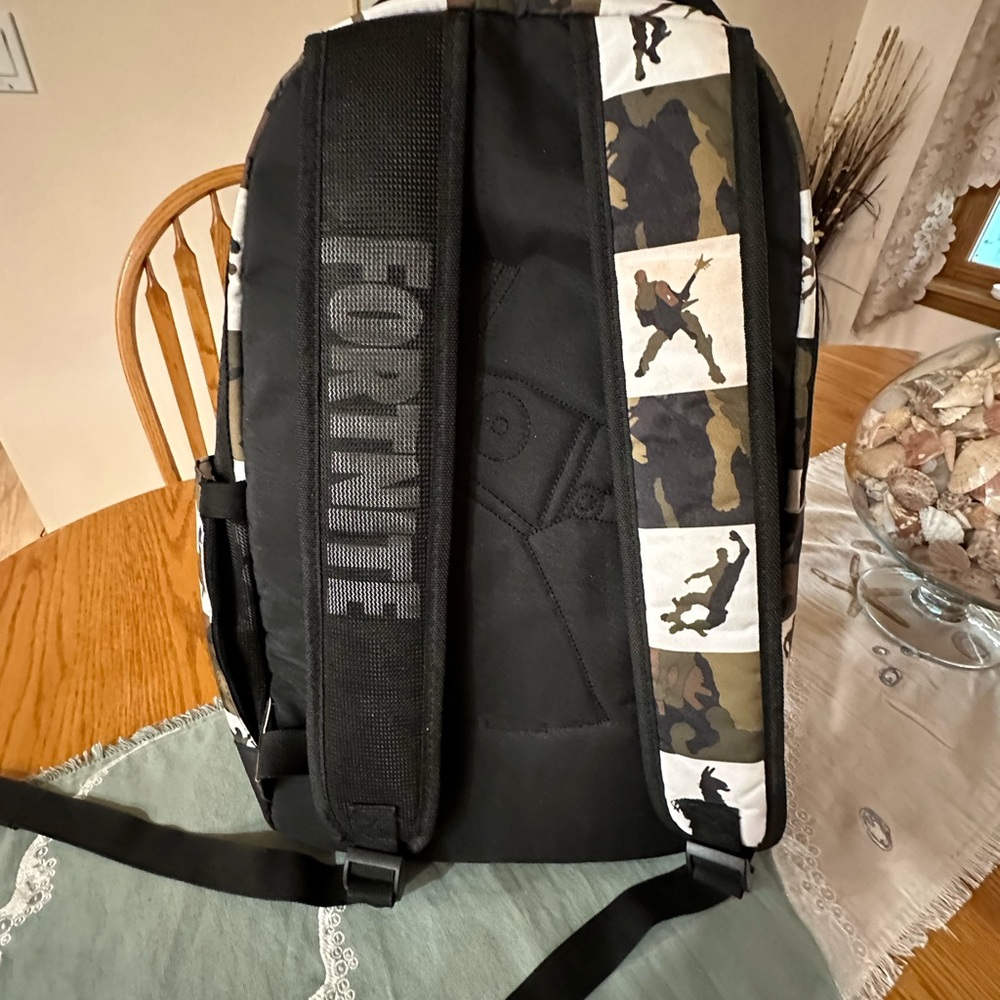 Fortnite Back Pack - Picture 2 of 5